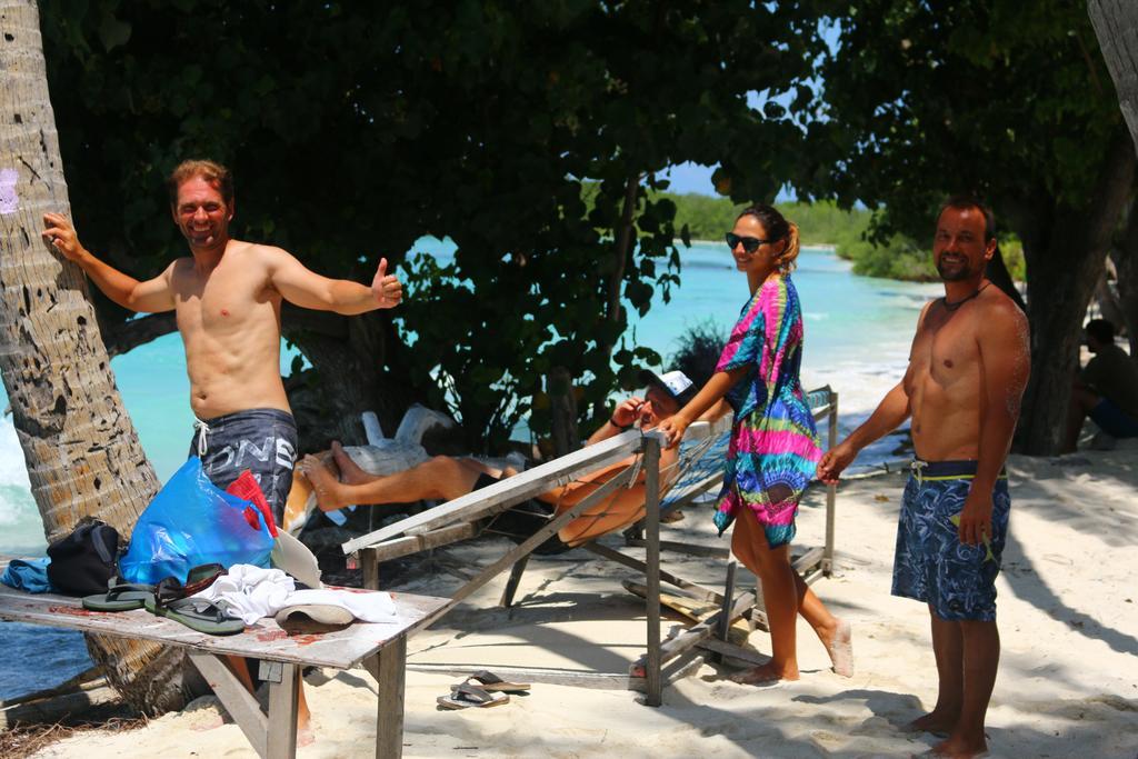 Auberge de jeunesse Natural Surf House à Himmafushi Extérieur photo